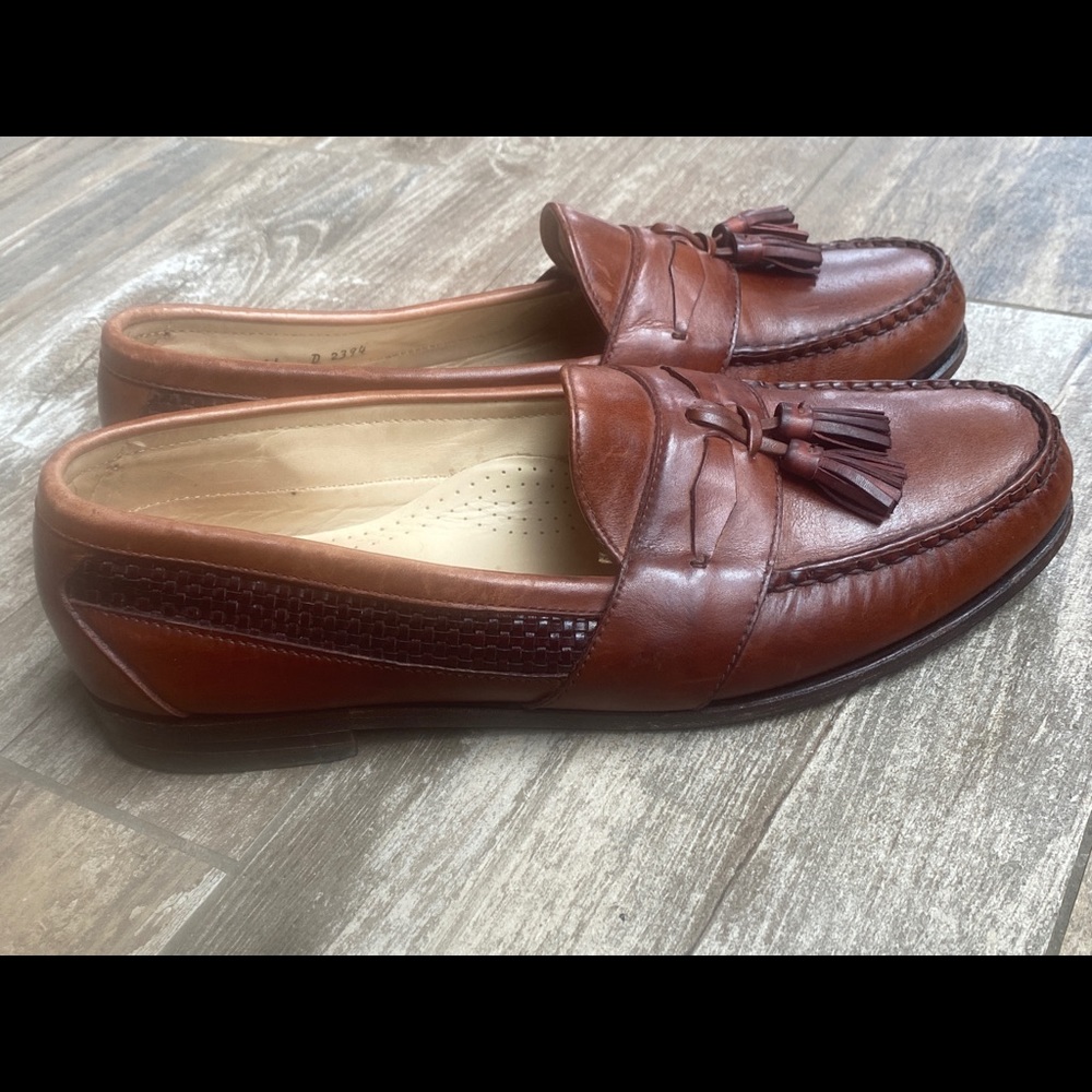 Size 11 D Allen Edmonds brown leather loafer.